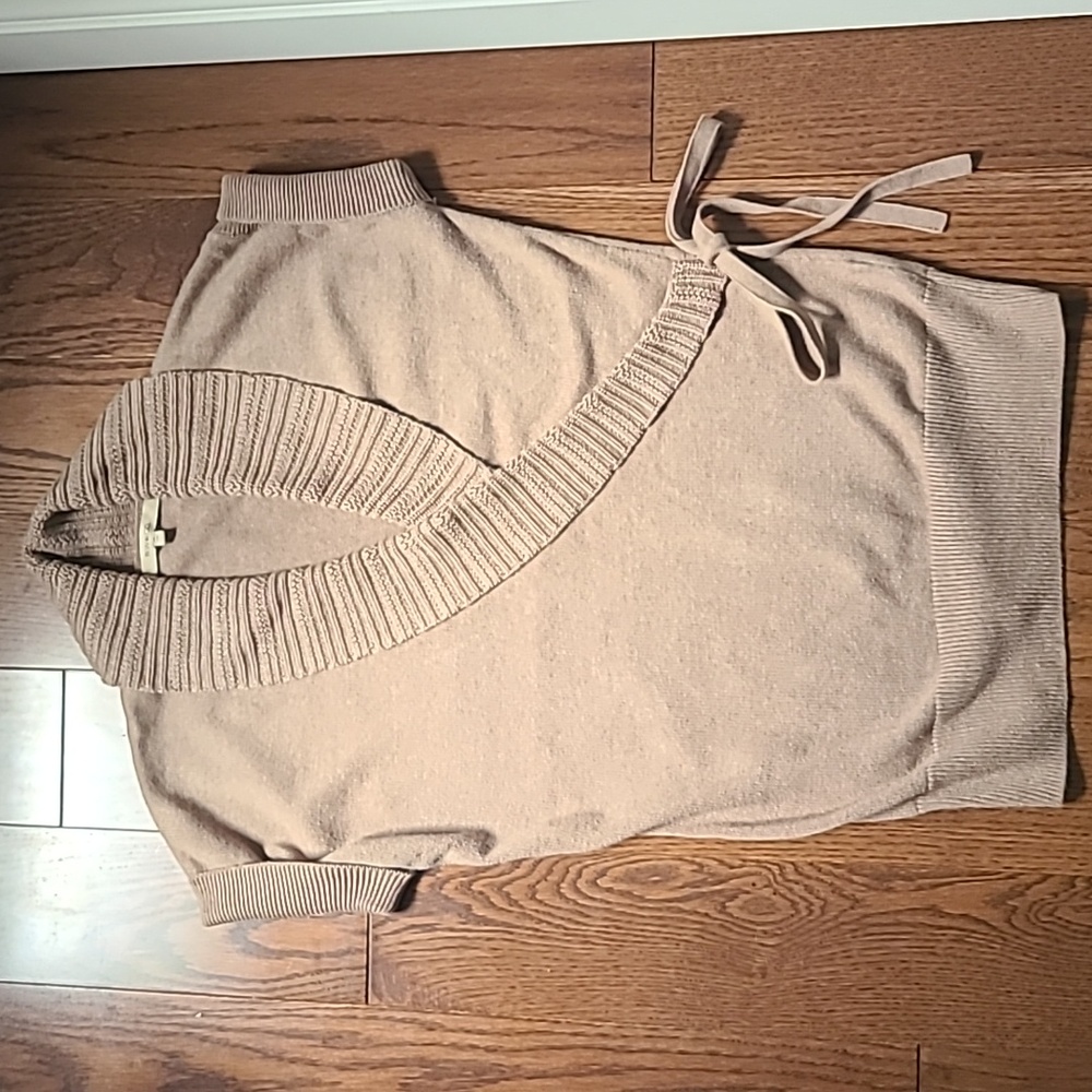 RW short sleeve sweater size s